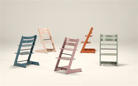 Illustration des Stokke Tripp Trapp Hochstuhls in verschiedenen Farben