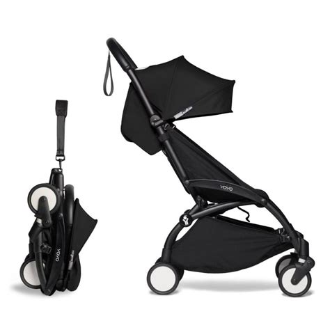 Nahaufnahme des Babyzen YOYO Kinderwagens im zusammengeklappten Zustand, um die Kompaktheit zu demonstrieren