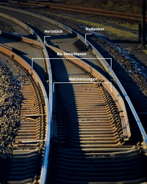 Illustration des Joolz Fußsacks mit geöffneter Oberseite, die die weiche Fleecefütterung zeigt.