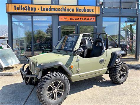 Der Quadix Buggy 800 in Aktion, wie er eine anspruchsvolle Geländepassage überwindet