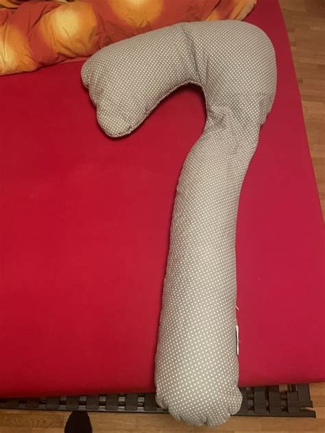 Collage verschiedener Theraline Stillkissenbezüge in unterschiedlichen Materialien und Farben.