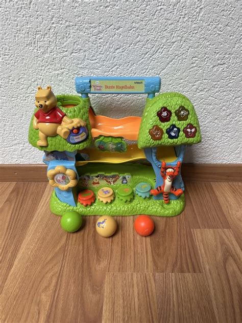 Bunte Auswahl an Winnie Puuh Spielzeugfiguren und Plüschtieren
