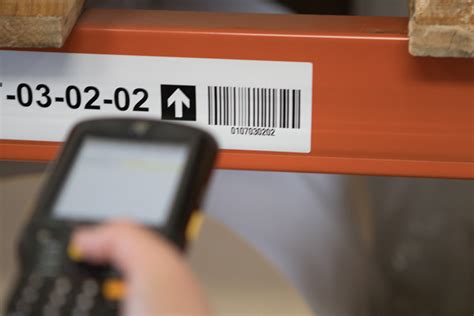 LANDI M20SE im Einsatz, z.B. beim Scannen von Barcodes im Lager.