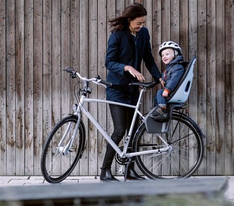 Illustrationsbild eines E-Lastenrads mit Kindersitz