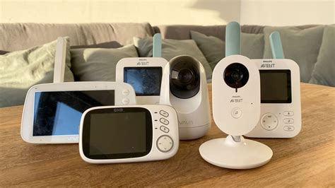 Grafik, die die maximale Reichweite des Babyphones im Innen- und Außenbereich veranschaulicht.