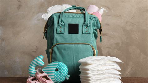 Vergleich von Wickeltaschen und Wickelrucksäcken mit Darstellung ihrer Funktionen