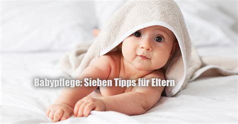 Illustration, die zeigt, wie Eltern ihr Baby mit speziellen Kissen oder Handtuchrollen lagern können, um eine symmetrische Position zu fördern.