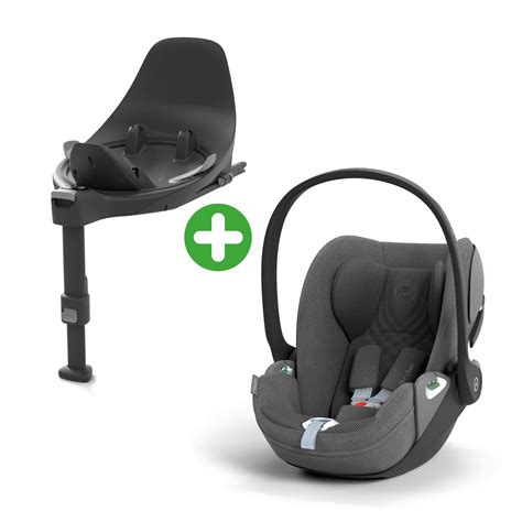 Typische, aber nicht optimale Grifftechnik beim Tragen einer Babyschale