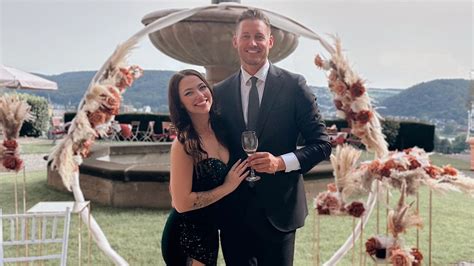 Collage mit Fotos von Leonie und ihrem Partner Lukas sowie ihrem neugeborenen Sohn Tizian