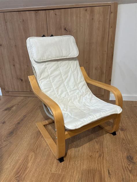 Hochwertiger Relaxsessel in Creme mit honigfarbenem Holzgestell