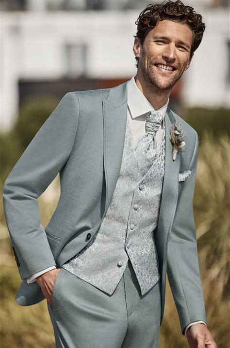 Vielfalt an Hochzeitsanzügen und Accessoires für den Bräutigam