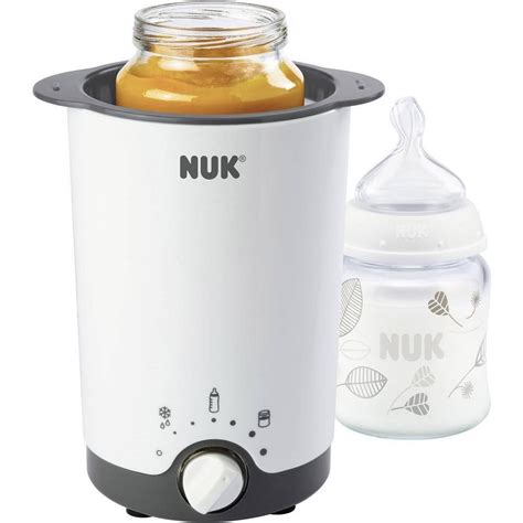 Babyflaschenwärmer im Einsatz, der eine gleichmäßige Erwärmung der Babynahrung sicherstellt