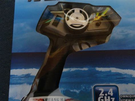 Nahaufnahme einer 2,4 GHz Pistolenfernsteuerung für RC-Cars.