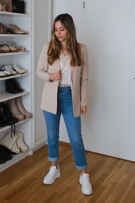 Beispiel für ein Outfit: Glitzerndes Top mit Blazer und Hose